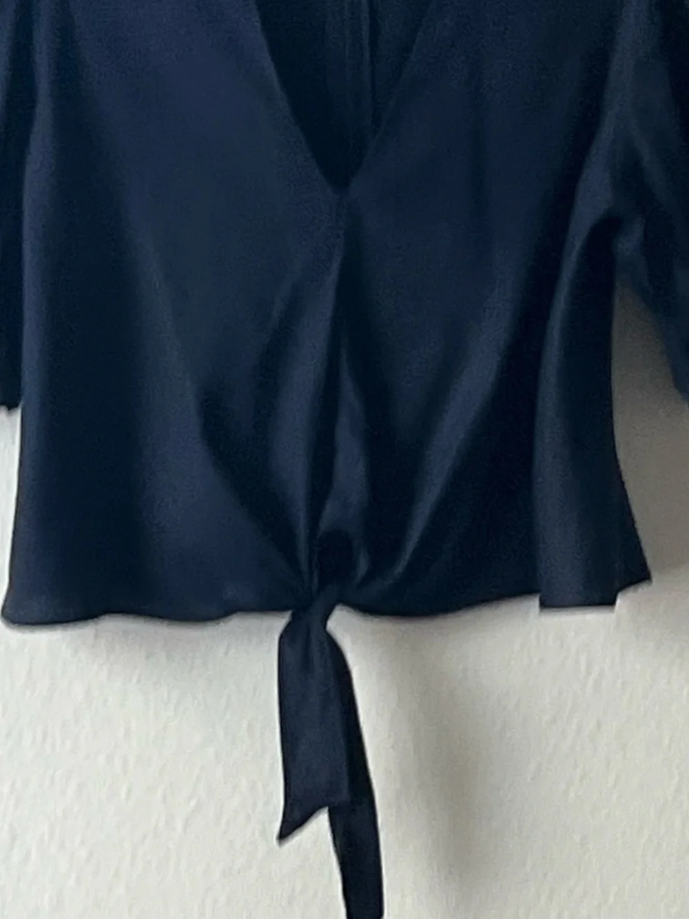 ANTONIO MELANI Super Cute Navy V-Neck Tie-Front Blouse, Size M - Picture 3 of 12